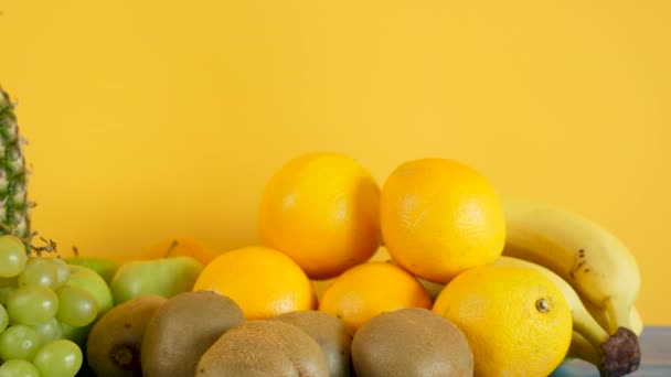 Свіжі та здорові екзотичні фрукти — стокове відео