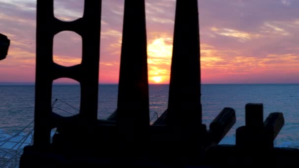 Schilderachtig mooie zonsopgang boven de zee — Stockvideo