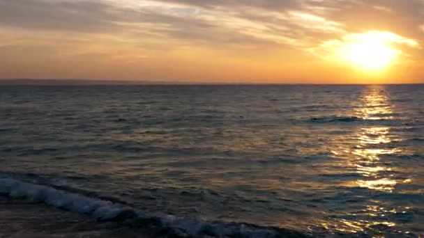 Paisaje panorámico del amanecer desde el mar — Vídeo de stock