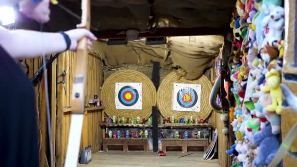 Bulgaria, VARNA, Golden Sand Resort - 20 AUGUST 2018 - Woman with an arch hitting the targets — Stock Video