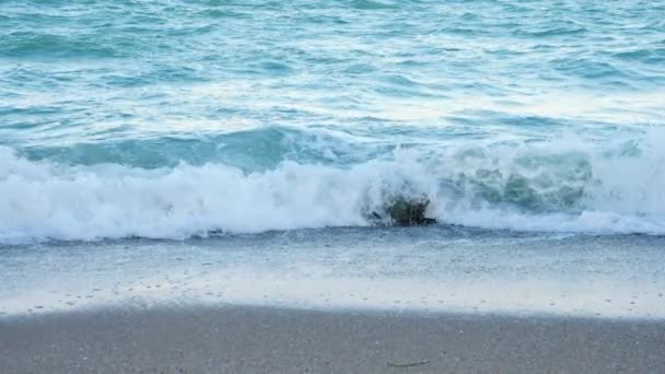 Primer plano olas en cámara lenta — Vídeos de Stock