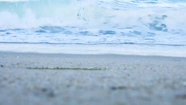 Швидкісний пандус хвиль, що ламаються на пляжі — стокове відео