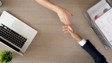 Üstten görünüm finansal kurumsal iş toplantısı