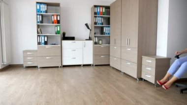 Mutlu başarılı iş takım büyük bir satış kutluyor