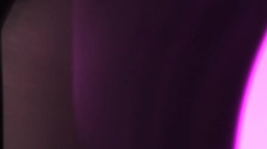 Geçişler siyah arka plan üzerine ışık sızıntıları