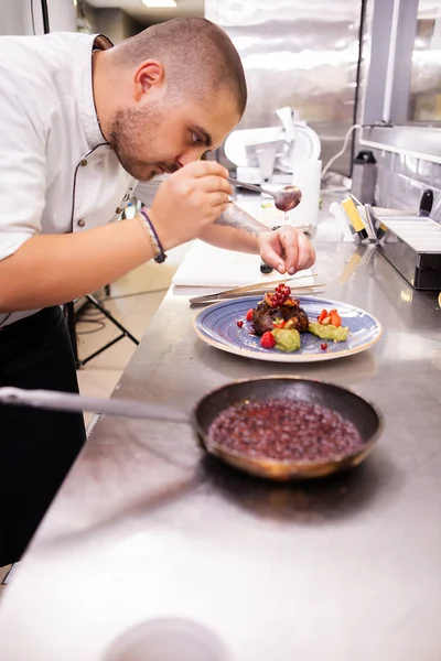 Design de cozinha fina feito pelo Chef — Fotografia de Stock