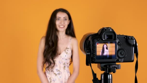 Beautiful girl vlogging in front of a camera — Stock Video