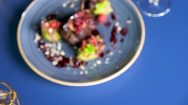 Sığır eti steack tatlı çilek ile