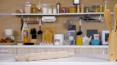 Dolly kaymak 4k atış boş modern mutfak