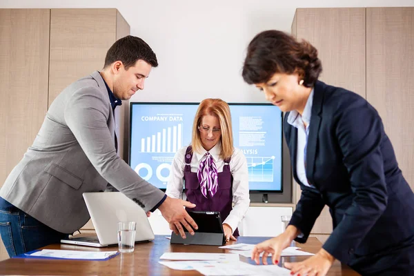 Corporate business team and manager in a meeting, close up. — Stock Photo, Image