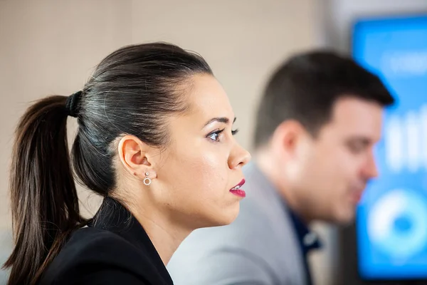 Partner commerciali che fanno i piani per il loro nuovo marchio — Foto Stock