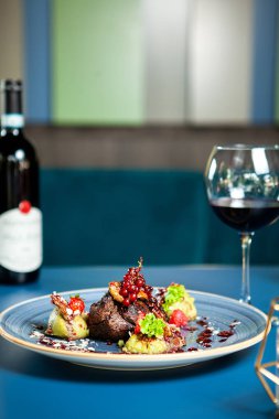 Lüks salonunda kaliteli yemekler