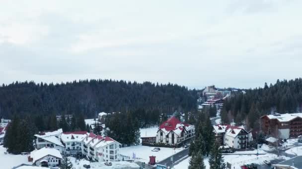 Luftaufnahmen vom Winterdorf — Stockvideo