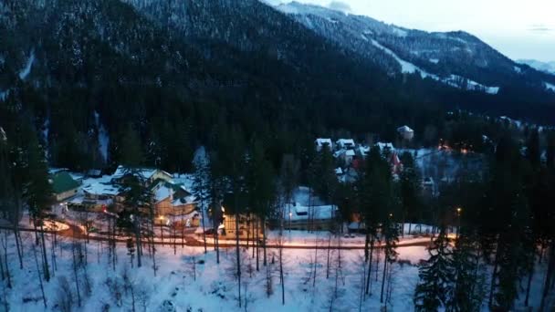 Krásné vesnice v zimě — Stock video