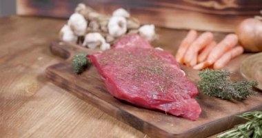 Ahşap vintage tahtada deneyimli çiğ et