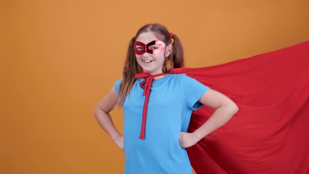 CINEMAGRAPHE de petite fille en costume de super héros — Video