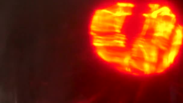 Oranje geel groene lichten passeren gebroken glas effect — Stockvideo