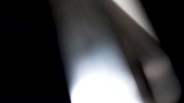 Efecto de definición ultra alta de fugas de luz sobre fondo oscuro — Vídeo de stock