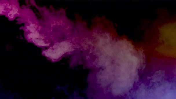 Orta yoğunluklu duman bir köşeden çıkan ve havada yavaş yüzer — Stok video