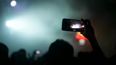 Arkadaşlarınızla paylaşmak için akıllı telefonda kayıt bir müzik etkinliği