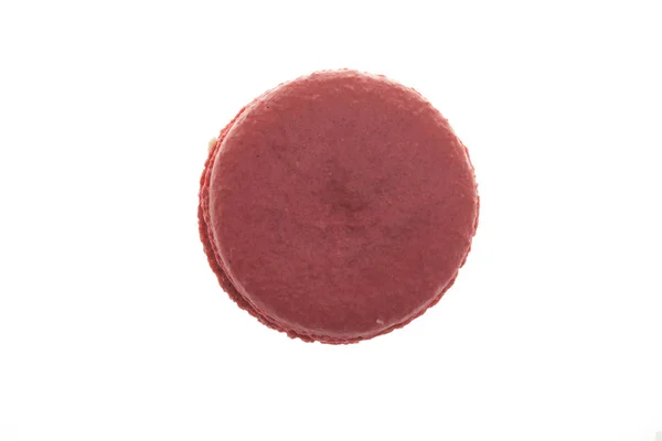 Macaron vermelho doce isolado no fundo branco — Fotografia de Stock