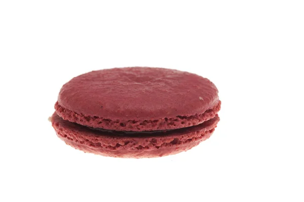 Heerlijke rode Macaroon geïsoleerd over witte achtergrond — Stockfoto