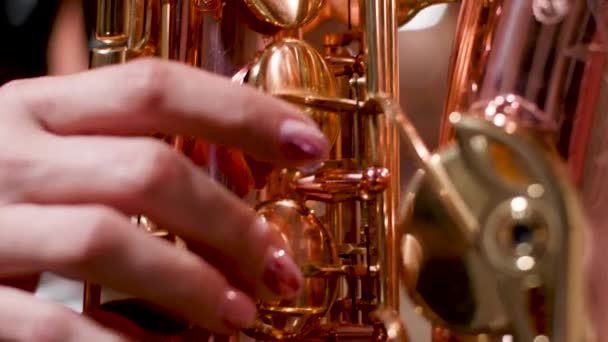 Female playing on a beautiful saxophone — Stock Video