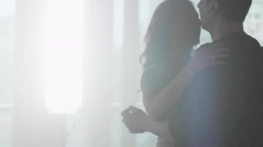 Kız öğrenci ve dans eğitmeni dans hareketleri pratik