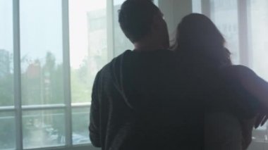 Dans eden genç çift ya da dans okulunda bachata.