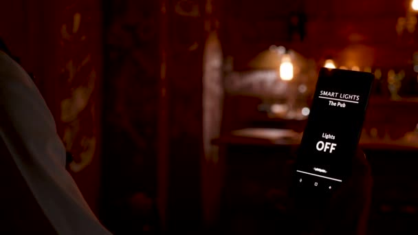 Приложение "Умный свет" на смартфоне — стоковое видео