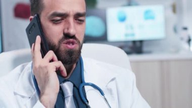 Doktor telefonda sohbet