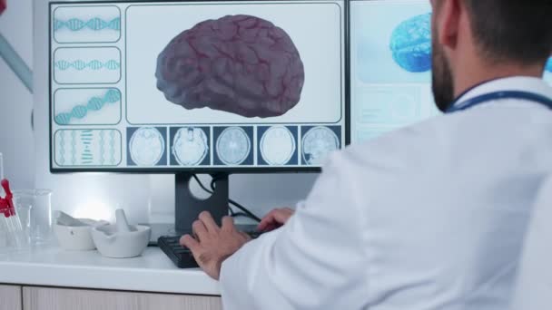 Inyección de mano del médico delante del escáner cerebral 3D — Vídeos de Stock