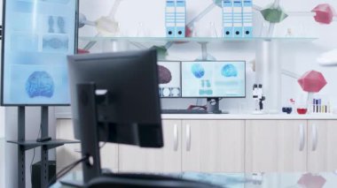 Modern ekipmanlarla donatılmış yüksek son laboratuvar