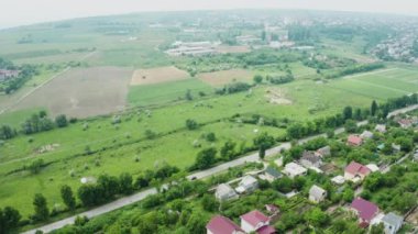 Güzel bir kırsal yerleşim bölgesinde Iniş