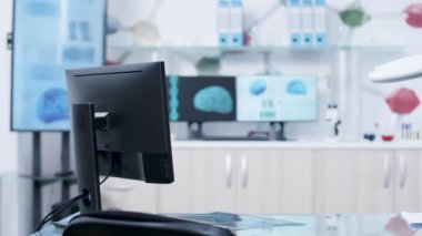 Yüksek son ekipmanile modern laboratuvar