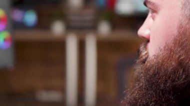 Video editörünün yakın portresi