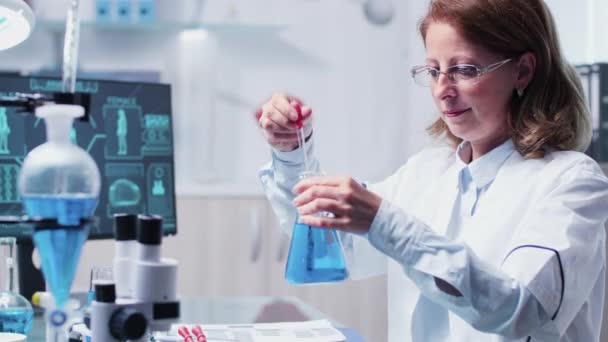 Female researcher takes samples from a tube — Stock Video