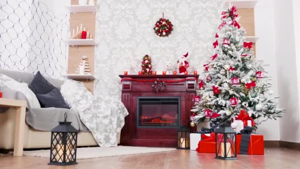 Dolly tiro de la habitación decorada de Navidad — Vídeo de stock