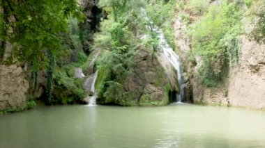 Dağlarda muhteşem şelale