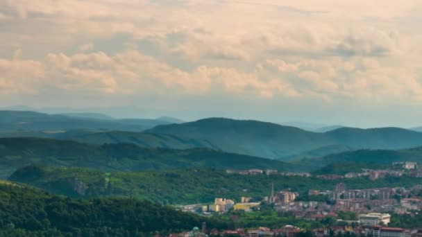 Dolly timelapse do céu nas montanhas — Vídeo de Stock