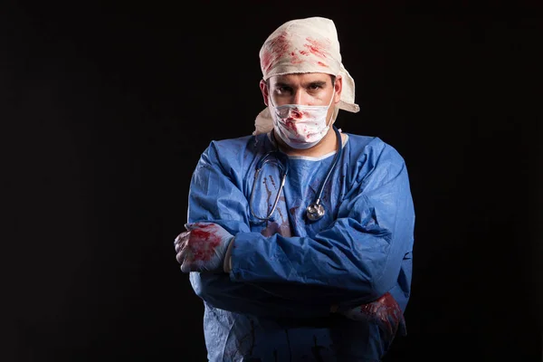 Maskerad galen doktor för Halloween isolerad över svart bakgrund — Stockfoto