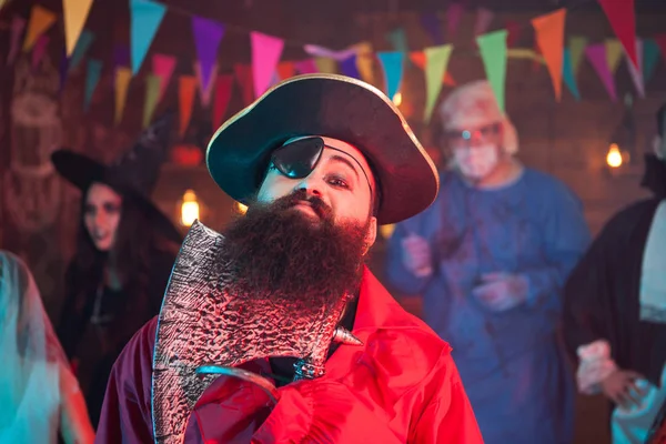 Scary man dressed up like a party playing with his beard and celebrating halloween — Stock Photo, Image