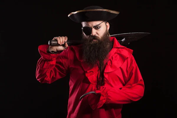 Barbarzyńca człowiek ubrany jak pirat na Halloween — Zdjęcie stockowe