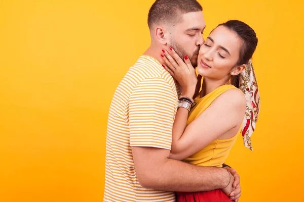 Close up portrait of handsome boyfriend kissing his attractive girlfriend — Stock Photo, Image