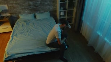 Uykusuzluk çekiyor.