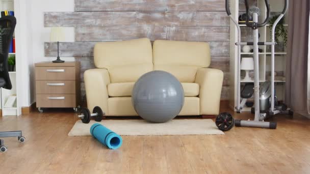 Piłka eliptyczna e fit i fitness w pokoju — Wideo stockowe