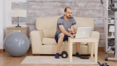 Çevrimiçi fitness eğitimi aranıyor