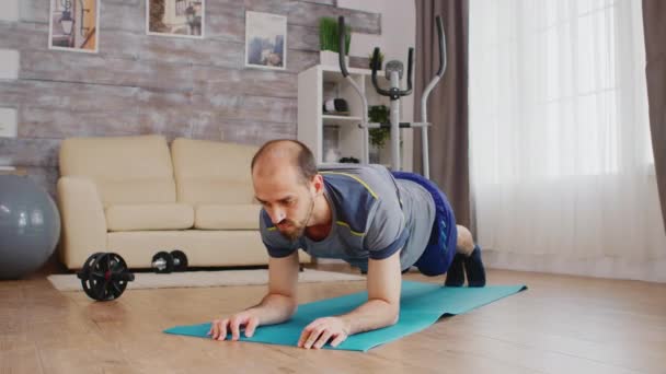 Home plank workout — Stockvideo