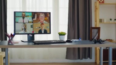 İçinde kimse olmayan bir oda.