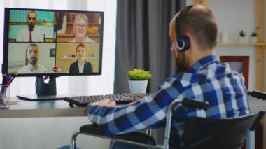 Evden çalışan bir video çağrısı